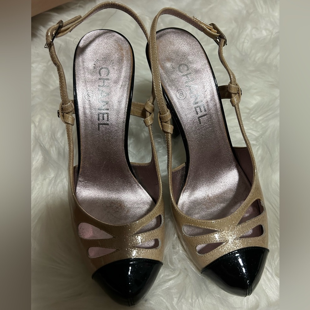Chanel color block heels black and beige.